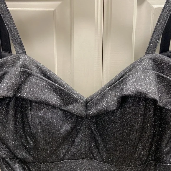 Gorgeous R&M RICHARDS evening gown, size 8. Worn once, in like-new condition. - Picture 8 of 13